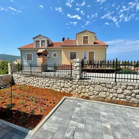 Apartman Lovro #1 & #2 *