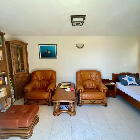 Apartman Lovro #1 & #2 *