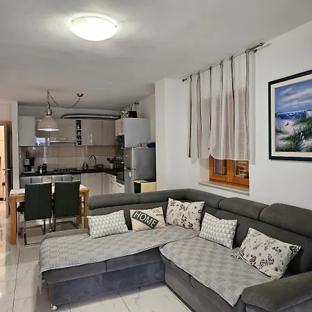 Apartman Lovro #1 & #2 *