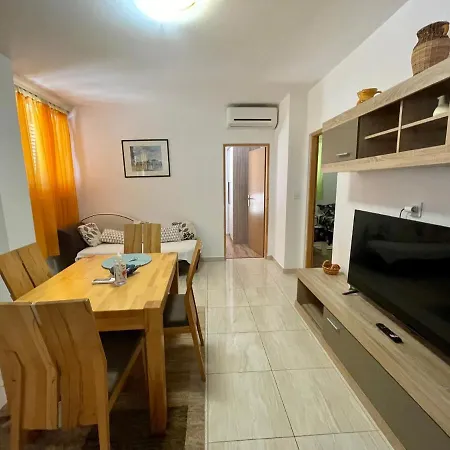 Lovro #1 & #2 Apartament *